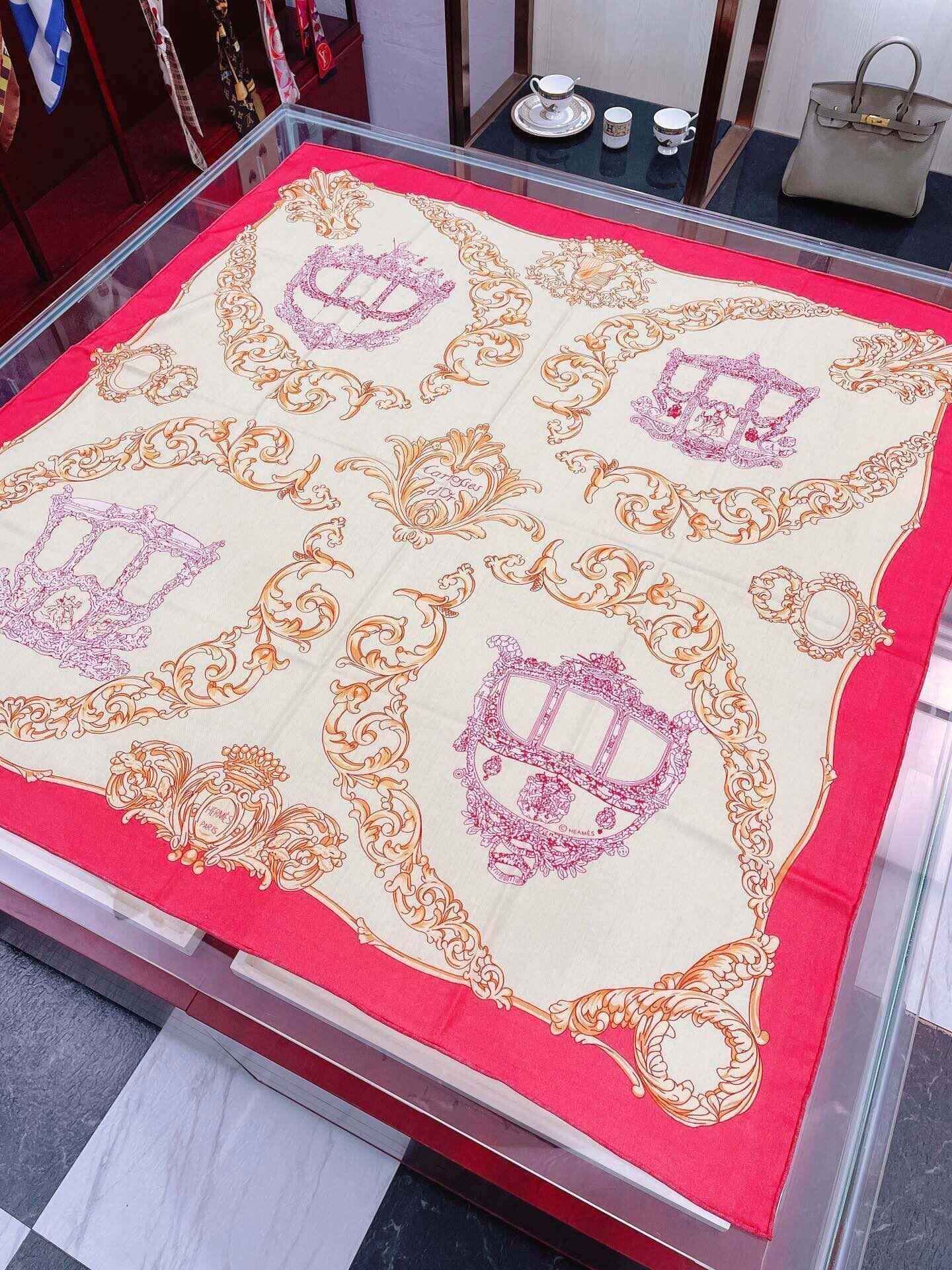Hermes Ivoire Les tresors d'un Artiste Silk Scarf HT00726